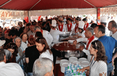 ALTSO’DAN VATANDAŞLARA PİLAV-KAVURMA İKRAMI