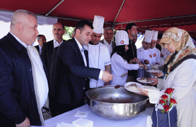 ALTSO 5 BİN KİŞİYE PİLAV KAVURMA DAĞITTI