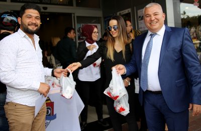 (Turkish) ŞAHİN KANDİL KUTLADI, SİMİT İKRAM ETTİ