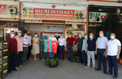 ŞAHİN BUGÜN DE ALANYA HALİNDE BAYRAK DAĞITTI