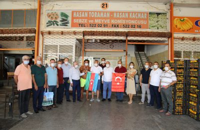 ŞAHİN BUGÜN DE ALANYA HALİNDE BAYRAK DAĞITTI