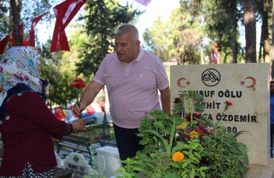 (Turkish) BAŞKAN ŞAHİN GARNİZON ŞEHİTLİĞİNİ ZİYARET ETTİ