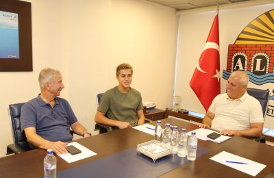 ESKRİM DÜNYA ŞAMPİYONU’NDAN BAŞKAN ERDEM’E ZİYARET